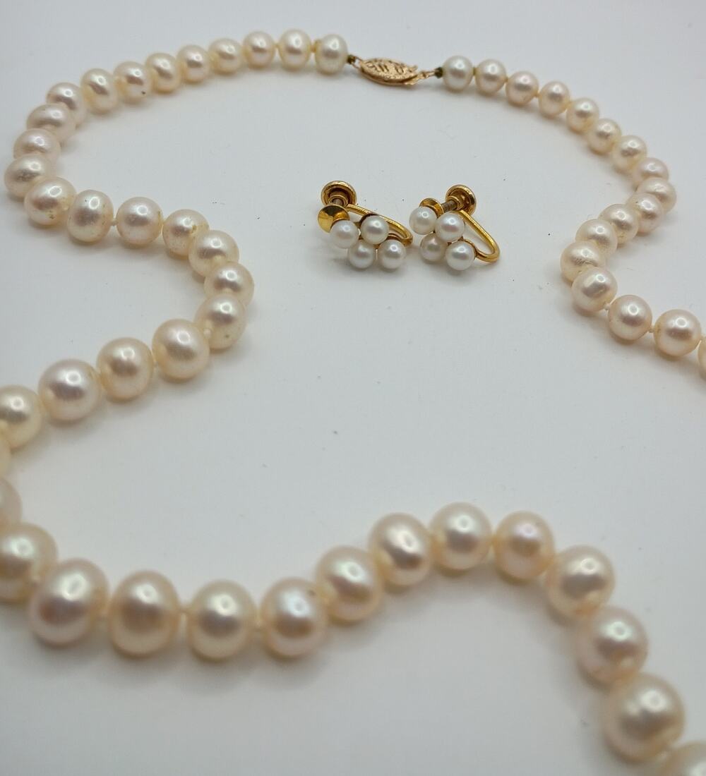 Vintage Genuine Pearl Necklace & Earrings Set – 14K Gold Clasp